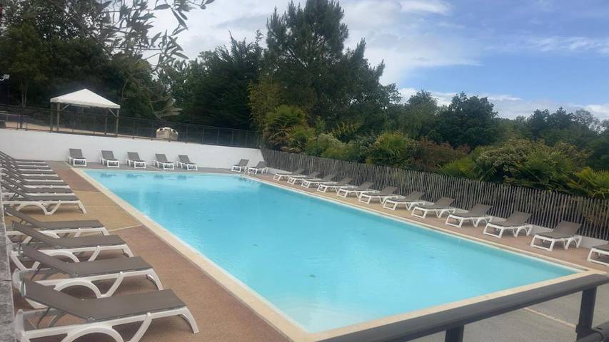 Location de vacances pour 8 personnes, avec piscine ainsi que terrasse et vue à Moutiers-les-Mauxfaits - 3
