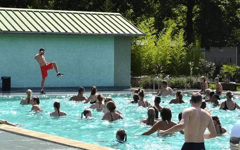 Camping pour 4 personnes, avec piscine, animaux acceptés dans l' Isère - 3