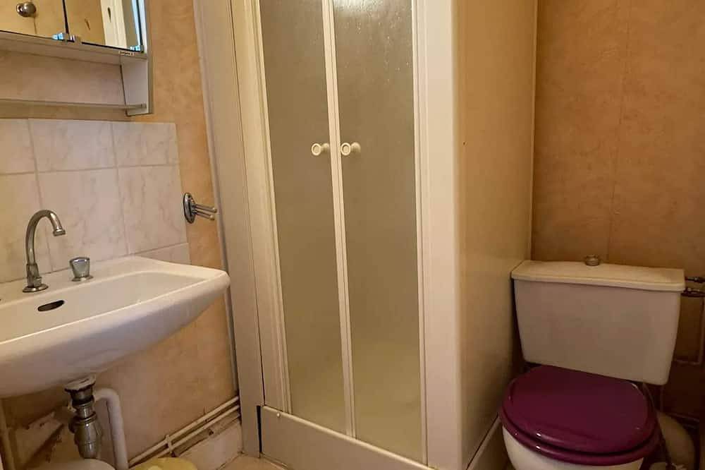 Entire apartment, Homerez - Studio in Néris-les-Bains in Néris-les-Bains, Montluçon region