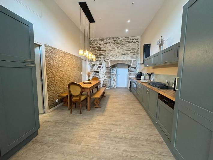 Gîte pour 16 personnes, avec Terrasse à Plounéventer