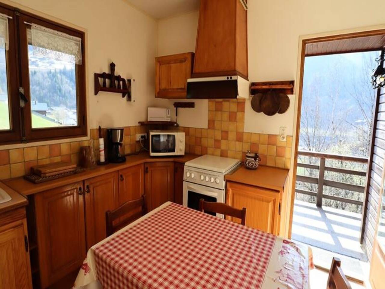 Appartement entier, Chalet dans les Alpes avec cheminée et accès aux pistes in Arêches, Beaufort (Rhône-Alpes)
