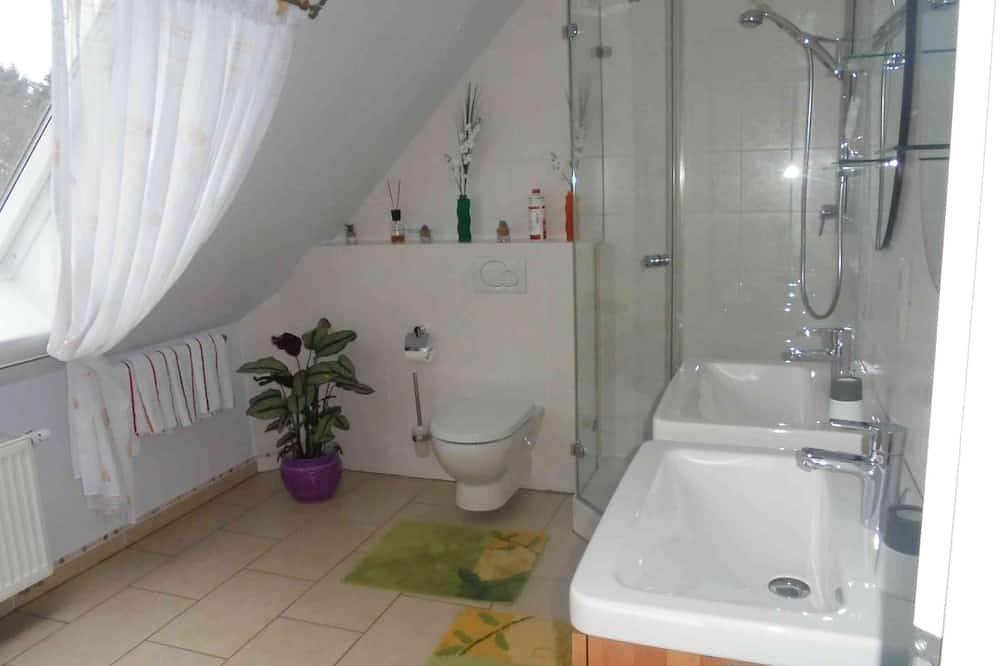 Ganze Wohnung, Ferienwohnung im Dachgeschoss (80qm) mit separater Küche in Neuburg a.d.Kammel, Bayerisch Schwaben