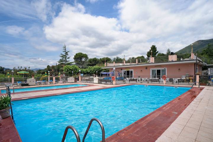 Appartamento per 4 persone, con Giardino e Piscina per bambini nonché Sauna a Albenga