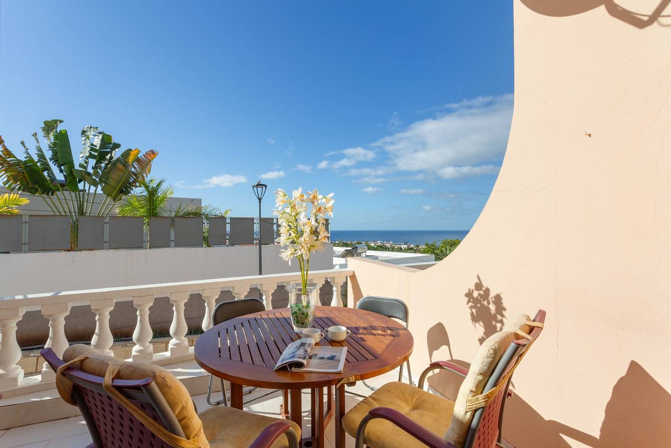 Apartamento entero, Apartamento vacacional 'Casa Paradise Michel' con vistas al mar, terraza privada y Wi-Fi in San Eugenio Alto, Adeje