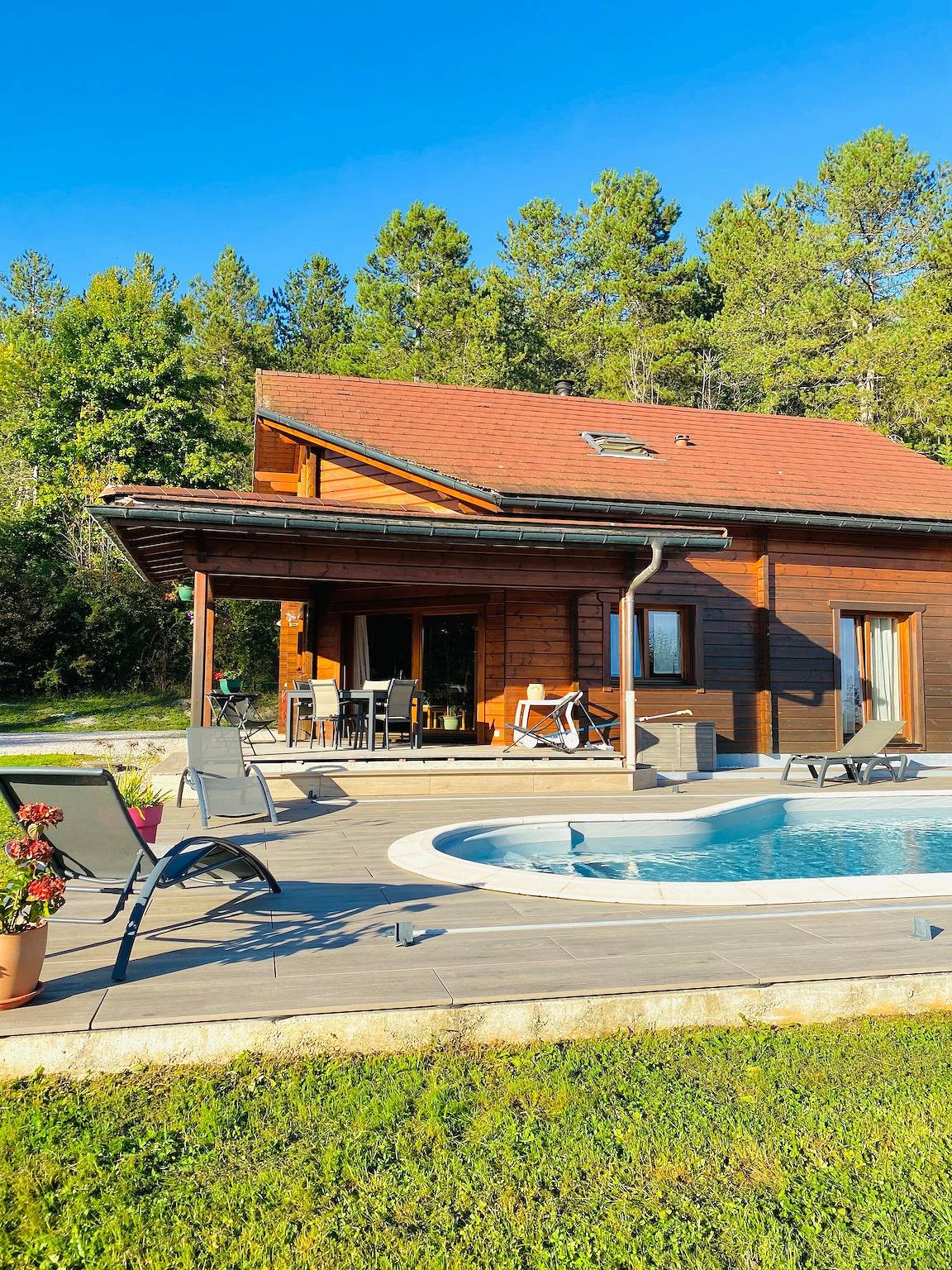 Chalet « Des Lacs » avec piscine privée, terrasse privée et Wi-Fi in Marigny (Jura), Jura