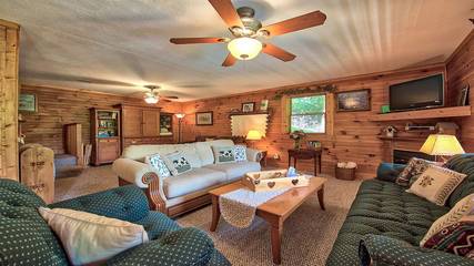 Log Cabin for 8 Guests in Blue Ridge Parkway, Maggie Valley, Picture 4
