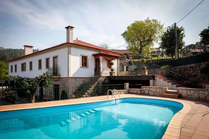 Location de vacances pour 12 personnes, avec vue ainsi que piscine et jardin dans Ponte da Barca - 4