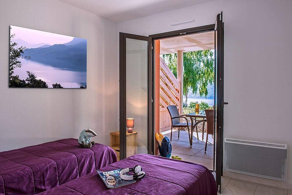 Entire apartment, Flat with water views in Chorges, Écrins National Park