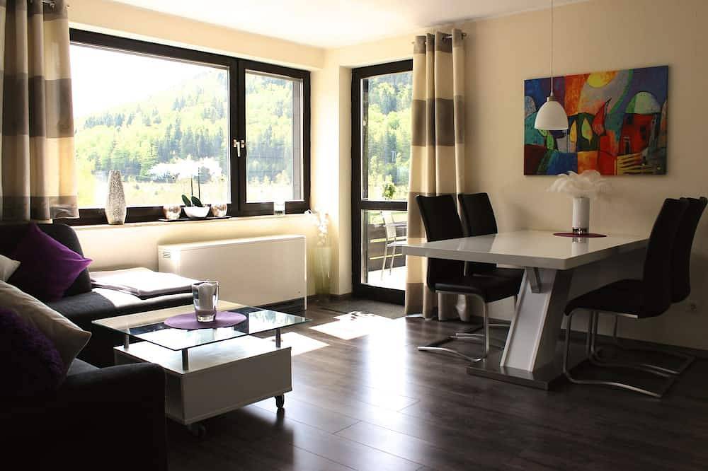 Ganze Wohnung, Moderne Ferienwohnung *Seeperle in Winterberg* direkt am See in Niedersfeld in Niedersfeld, die Mittelgebirge