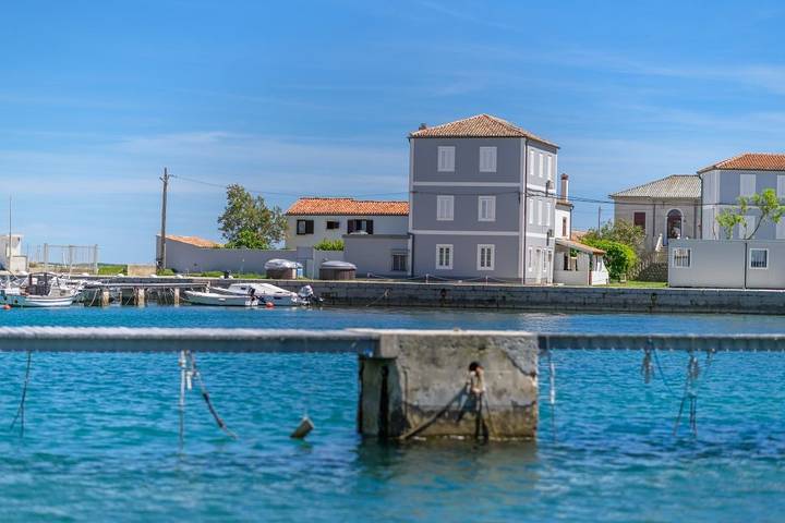 Ganze Wohnung, 1-Zimmer-Ferienwohnung am Strand Nerezine, Losinj -b in Nerezine, Lošinj (Kvarner Bucht)