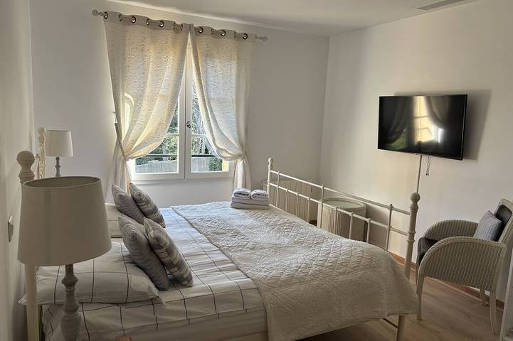 Mas de caractère sur le Golf de Pont Royal amidst 180 hectares of nature in Mallemort, Region de Arles