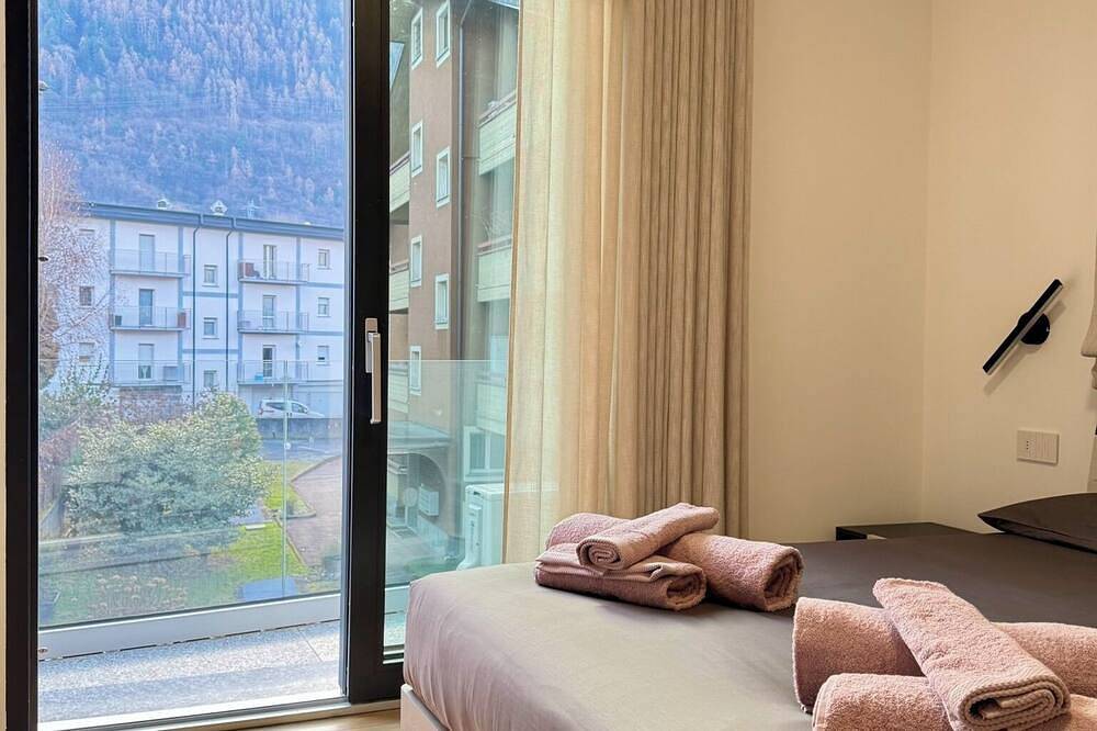 Ganze Wohnung, _Track 23_Tirano_ 400m from the Bernina train. in Tirano, Veltlin