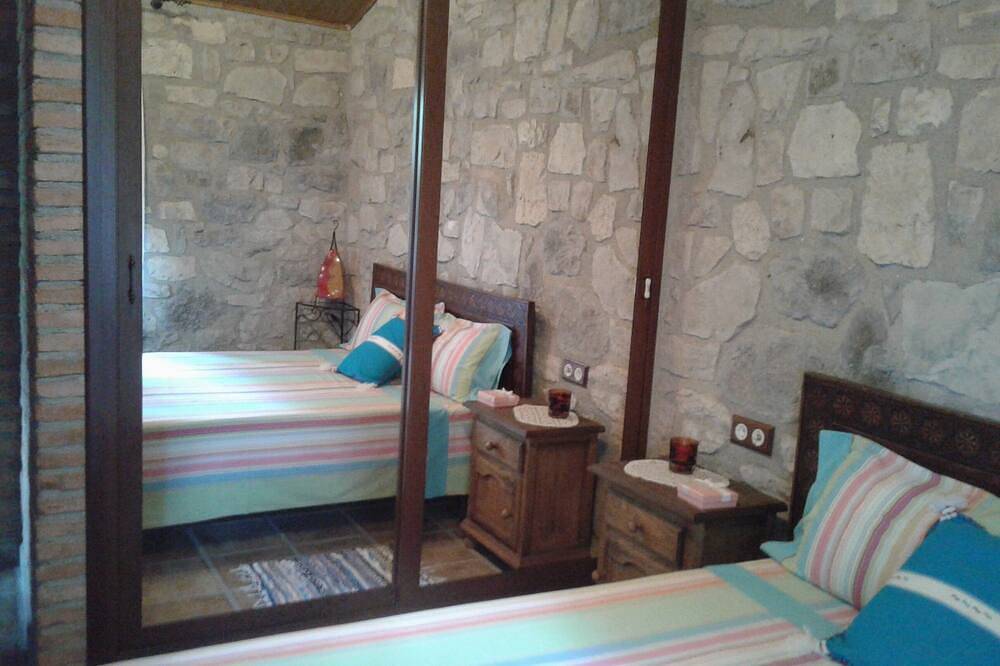 Apartamento entero, Torre Rustica. Pets Allowed . Rent Upper Floor in Nonaspe, Provincia de Zaragoza