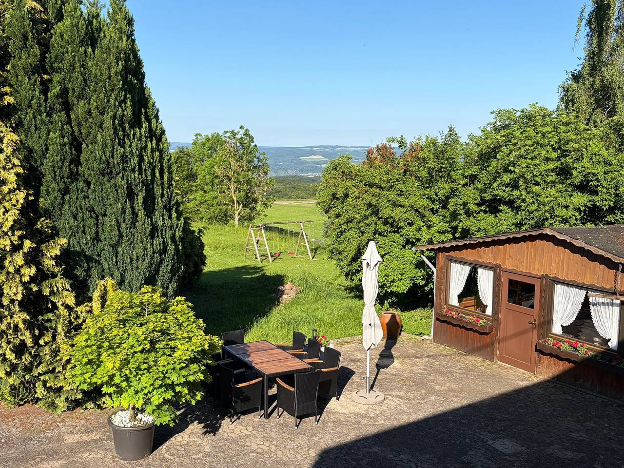 Ferienhaus Hofgut von Schaewen mit privater Terrasse, Garten und Wlan in Rhens, Osteifel