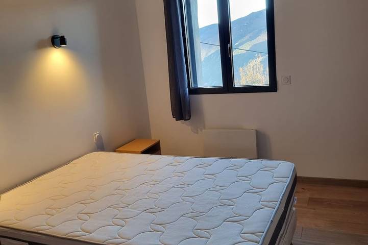 Location de vacances pour 8 personnes, avec piscine et jacuzzi, animaux acceptés à Montferrer - 4