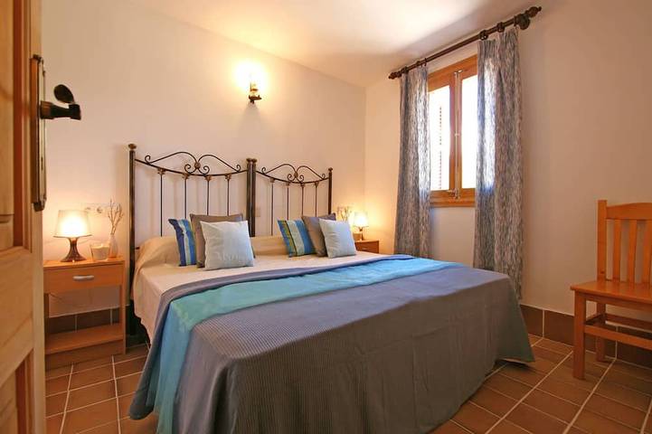 Rural tranquillity at the foot of the Tramuntana, pool with panoramic views in Campanet, Majorca Center