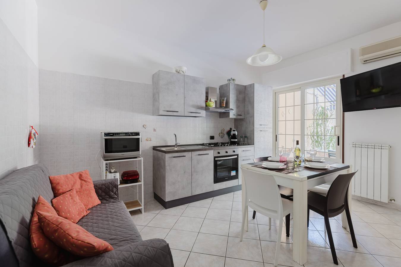 Apartment 'Casa Sophie' with Private Garden, Wi-Fi and Air Conditioning in Oristano, Campidano