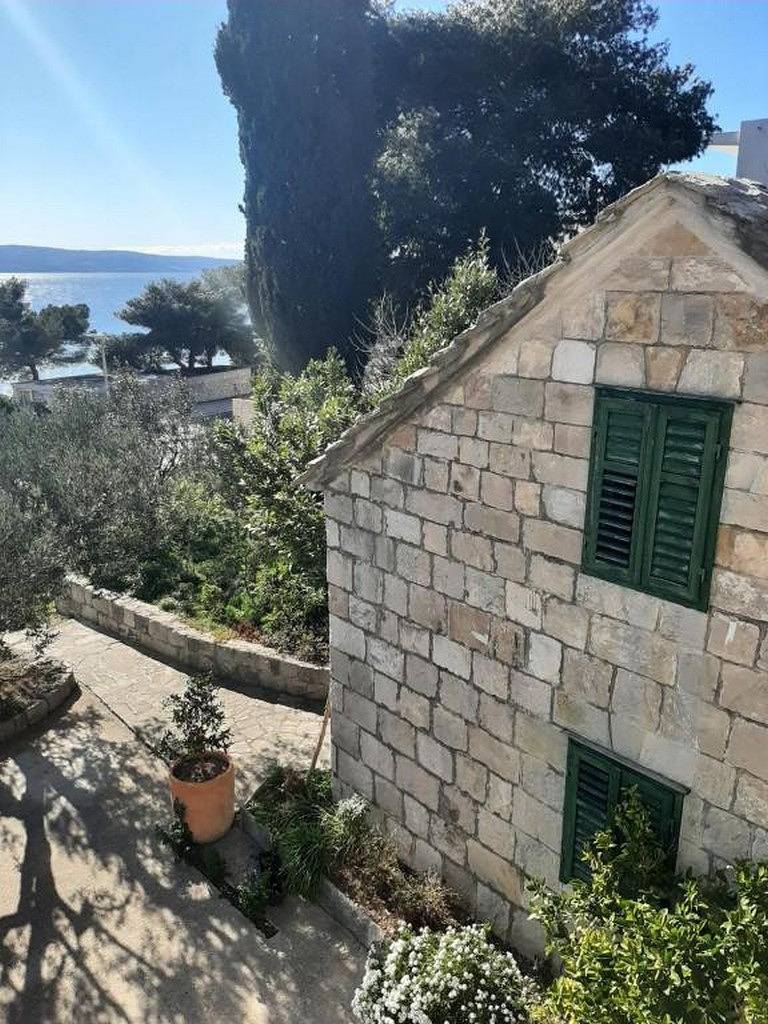 Ganze Wohnung, 4-Zimmer-Ferienwohnung mit Balkon und Meerblick Duce, Omis A-21876-a in Dugi Rat, Omis-Riviera