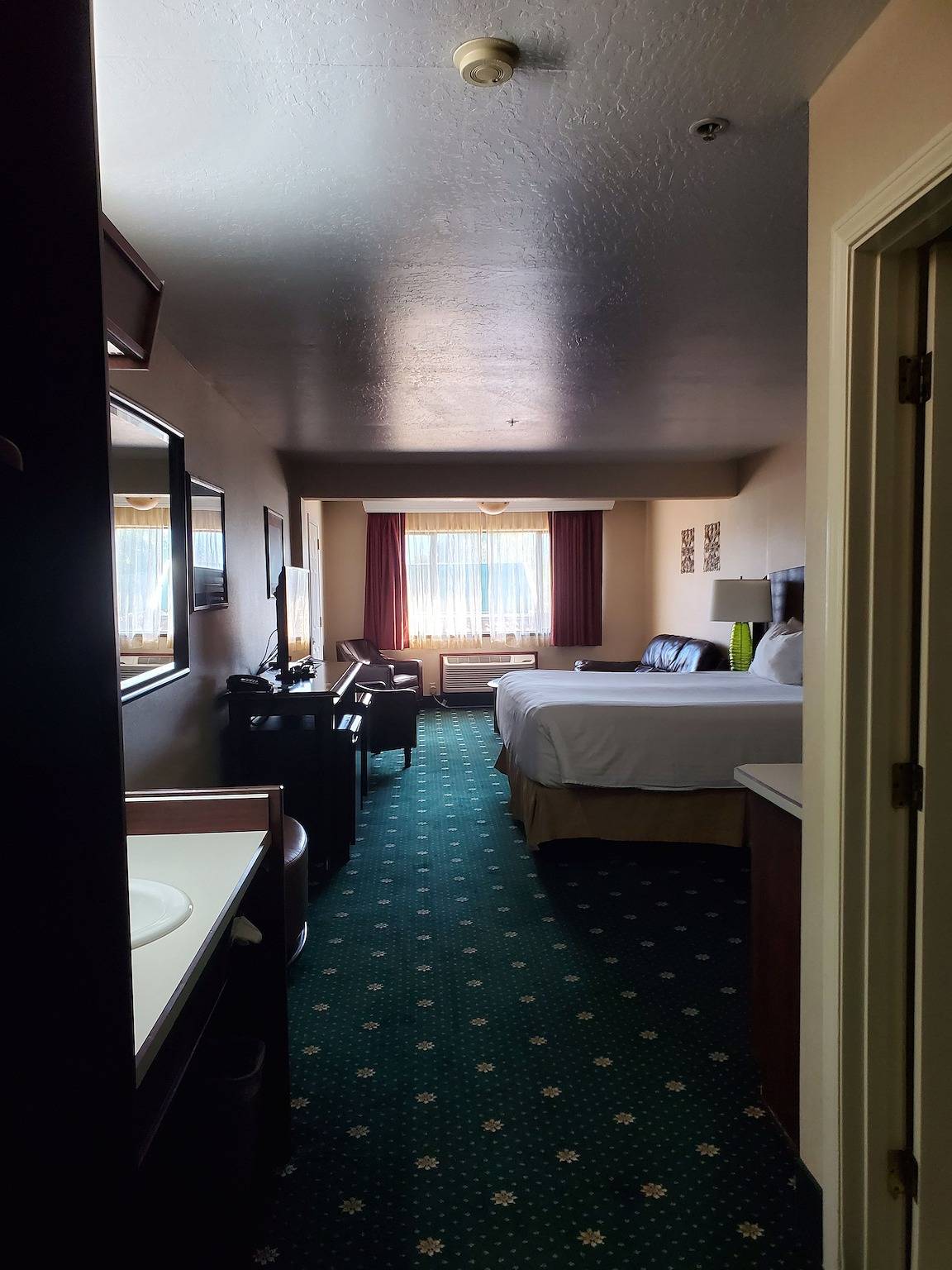 Rogue Regency Inn Medford Airport in Medford, Oregon