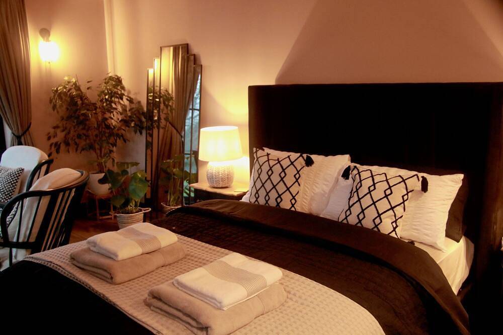 Romantic rural sunset retreat in historical Kent countryside for escape or fun! in Sevenoaks Weald, Kent