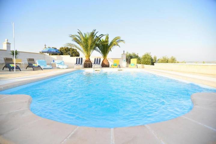 Chalet para 14 personas, con terraza y piscina además de jardín y jacuzzi, Se admiten mascotas en Provincia de Sevilla