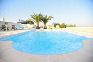 Chalet para 14 personas, con terraza y piscina además de jardín y jacuzzi, Se admiten mascotas en Provincia de Sevilla