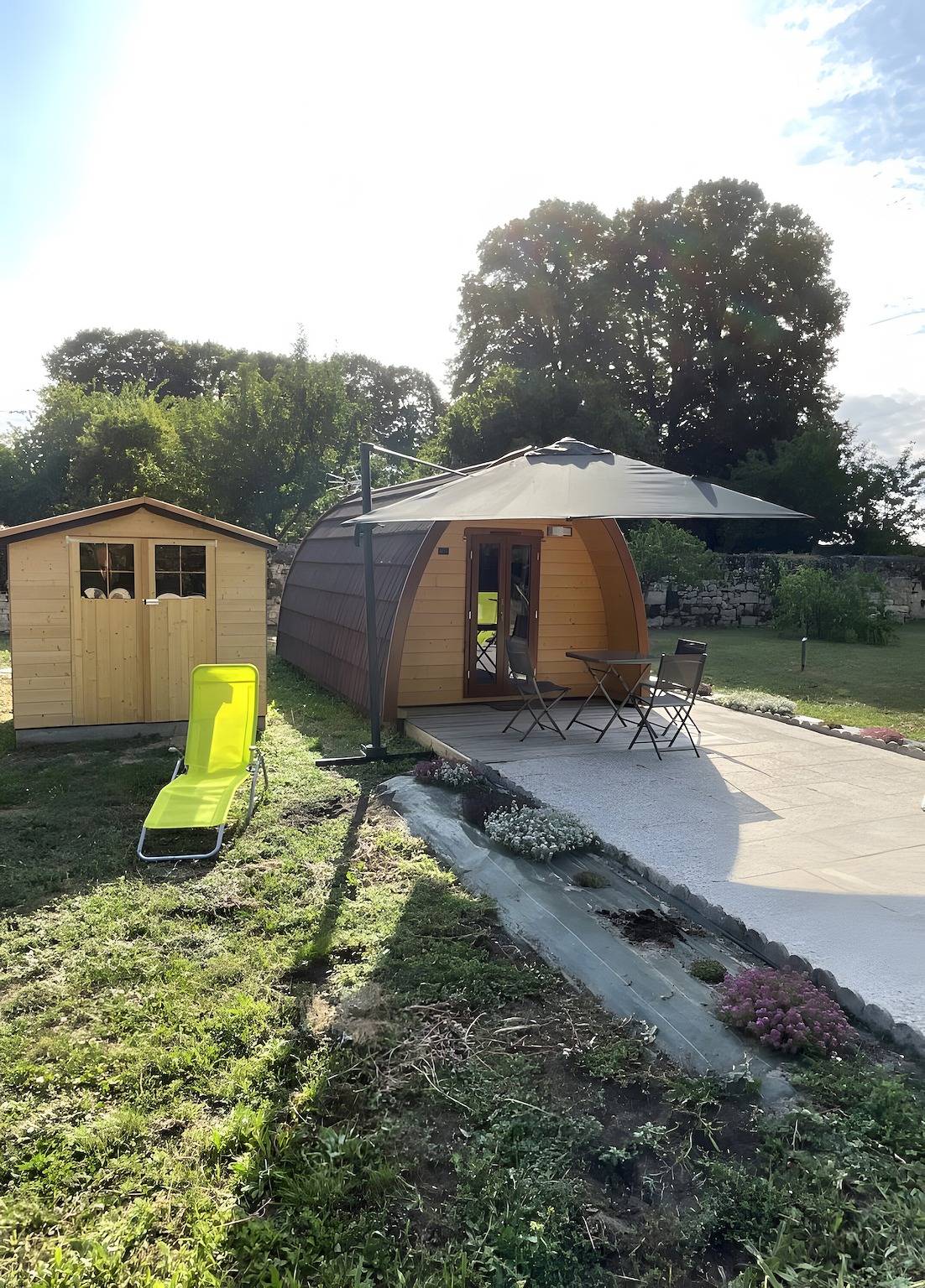 Cabaña forestal de madera con terraza privada, jardín y Wi-Fi in Villeneuve (Gironde), Región de Blaye