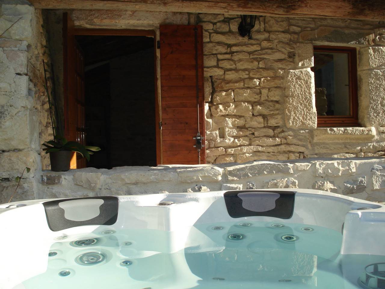 Domäne "Pavillon Mathéo" mit Infinity-Pool in Carnas, Mittelmeerküste (Frankreich)