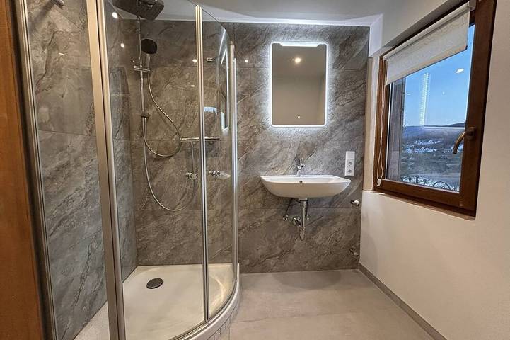 Ferienwohnung für 6 Personen, mit Balkon und Whirlpool sowie Sauna in Zell Stadt (Mosel) - 4