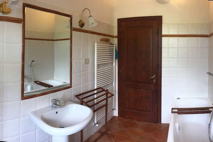 Ferienhaus für 6 Personen, mit Balkon/Terrasse und Whirlpool sowie Garten in Riparbella - 4
