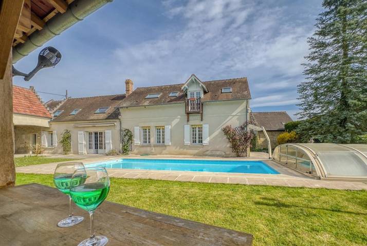 Location de vacances pour 10 personnes, avec jardin ainsi que terrasse et piscine à Berneuil-sur-Aisne
