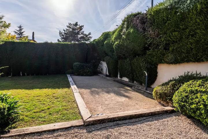 Location de vacances pour 7 personnes, avec Terrasse ainsi que Jardin et Piscine à Biot - 4