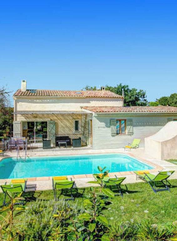 Villa pour 8 personnes, avec piscine et terrasse ainsi que jacuzzi et jardin dans les Alpes maritimes