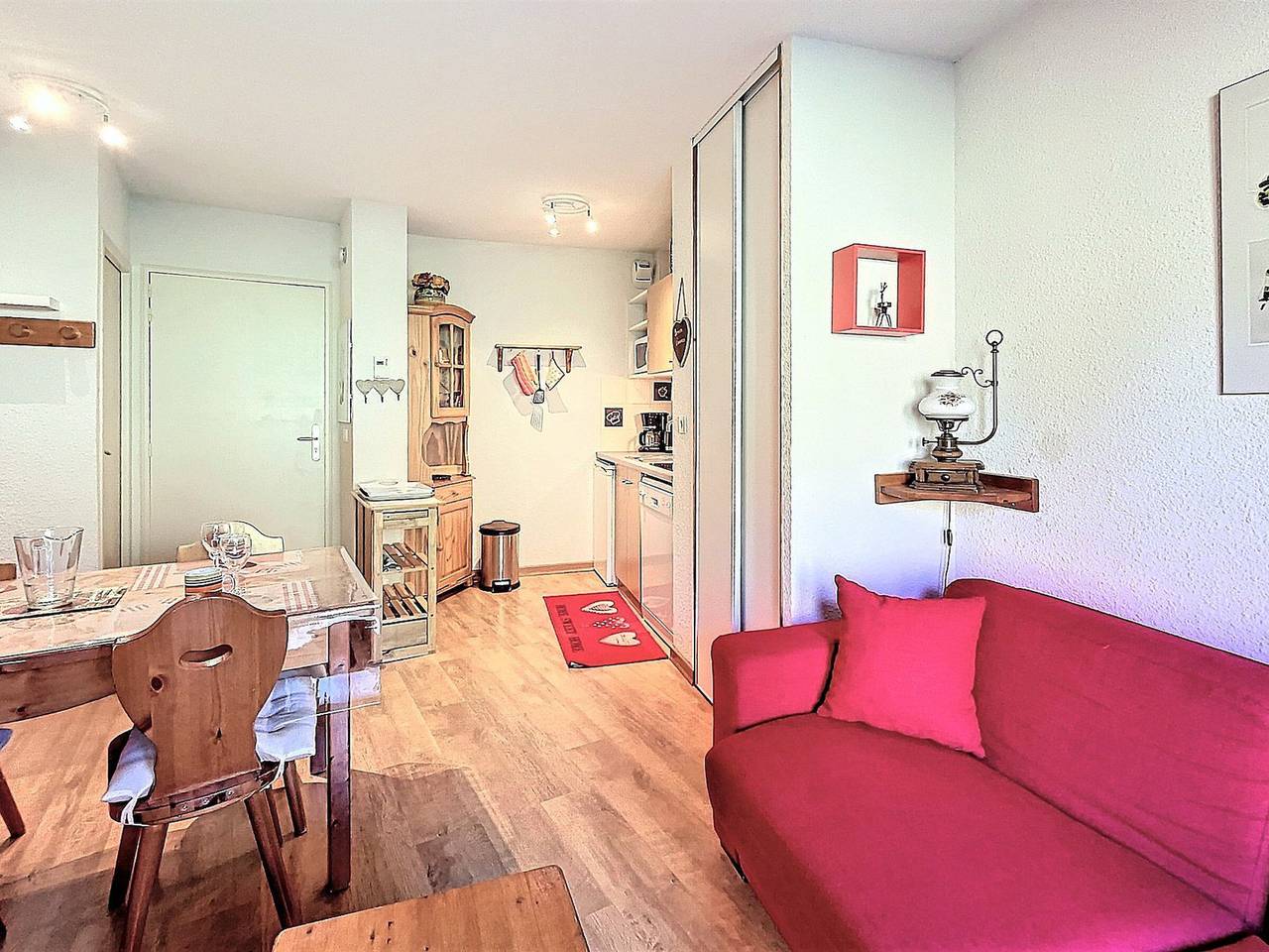 Apartamento entero, Hermoso apartamento de 2 habitaciones a pie de pistas con balcón y acceso a piscina in Le Corbier, Villarembert