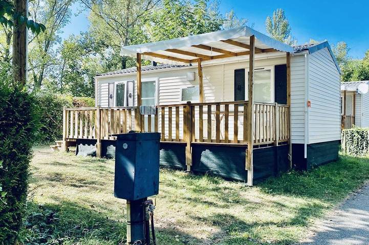 Mobil home pour 6 personnes, avec terrasse, animaux acceptés à Biesheim