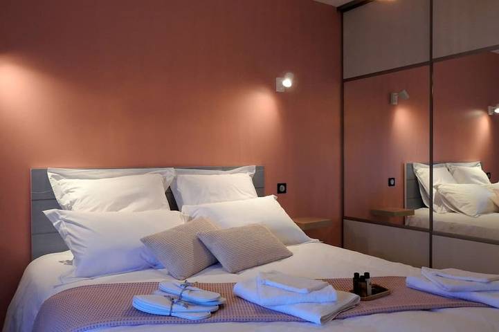 Gîte pour 10 personnes, avec Jacuzzi ainsi que Terrasse et Jardin à Colombey-les-Deux-Églises - 3
