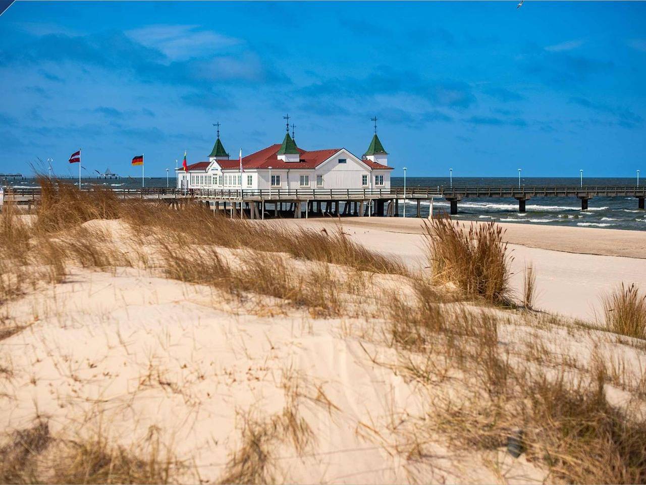 Ganze Ferienwohnung, Villa Luna - Stilvolle Ferienwohnung in Ahlbeck direkt am Strand mit Terrasse in Drei Kaiserbäder, Heringsdorf