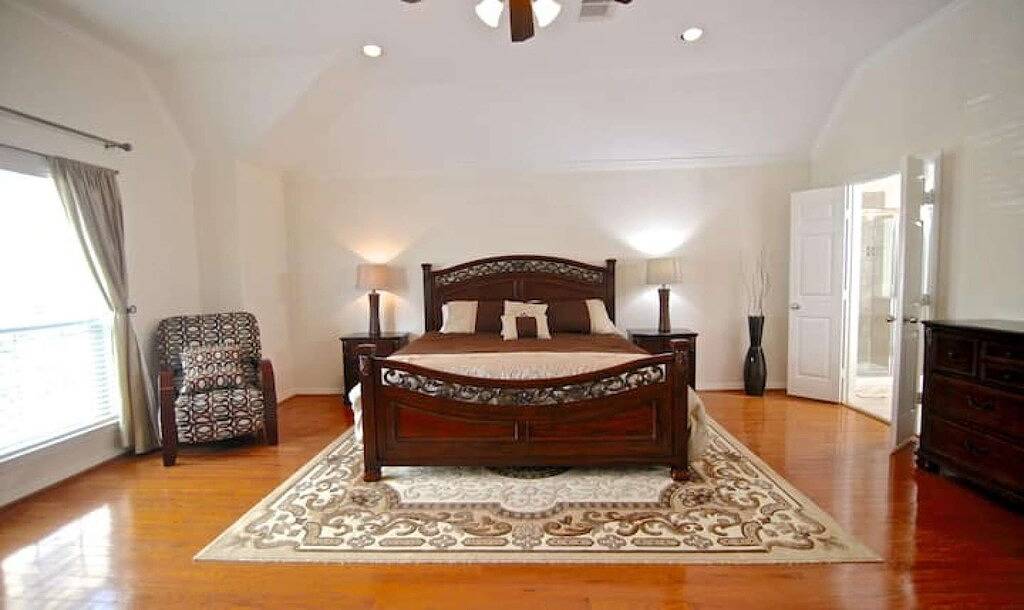 4 Bedrooms Luxury Location- Houston River Oaks in Houston, Harris County