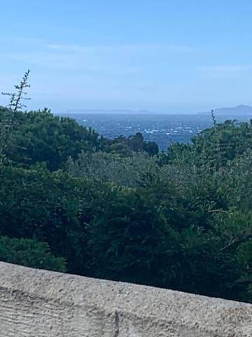 Location de vacances pour 4 personnes, avec vue ainsi que jardin et piscine dans Plage de Gigaro - 3