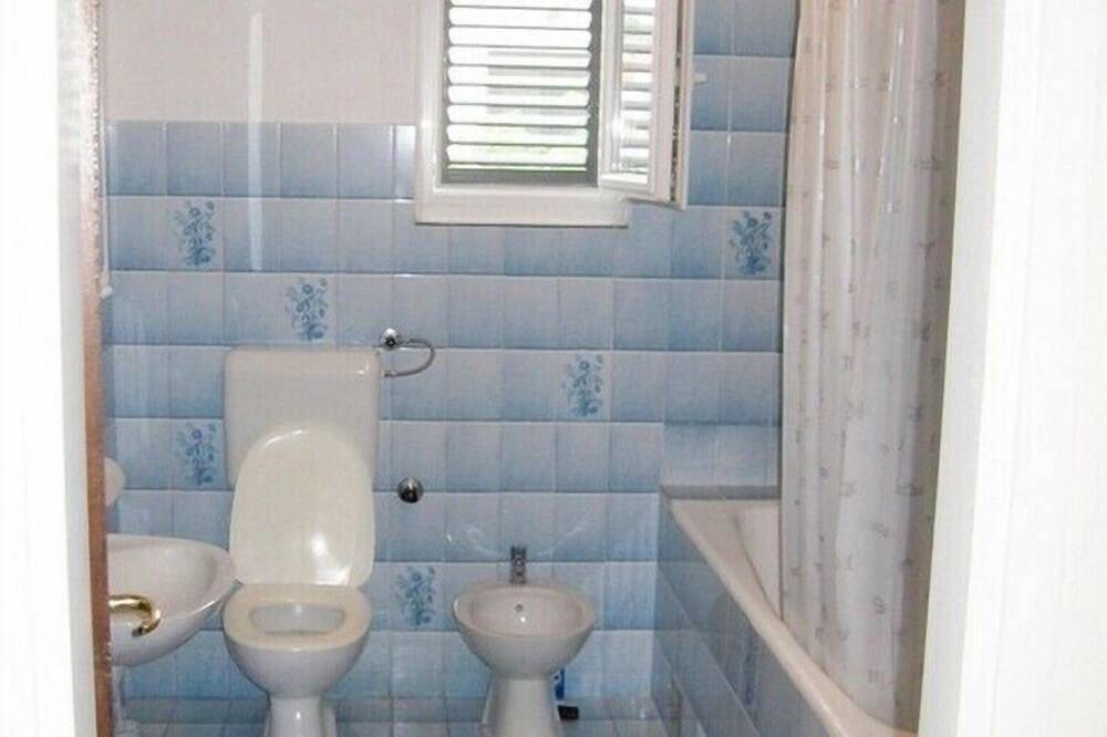 Ganze Wohnung, Ferienwohnung Ana,, Brodarica, hr in Brodarica, Šibenik-Knin