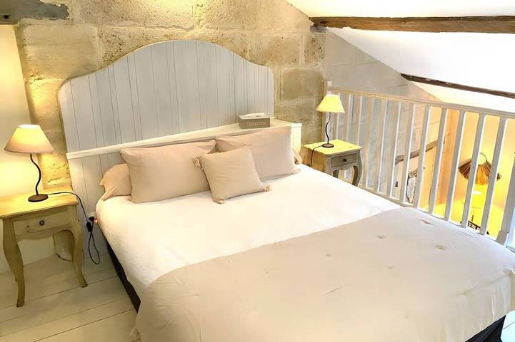 Location de vacances pour 2 personnes, avec terrasse et piscine à Civrac-de-Blaye - 2