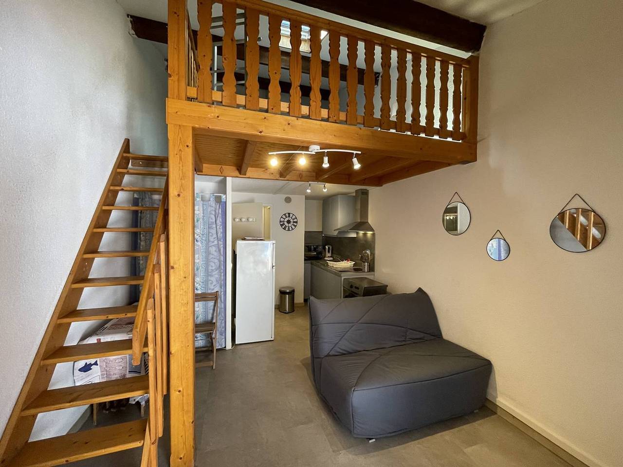 Pavillon climatisé avec mezzanine, 4 couchages, proche plage et commerces, parking privé, St-Cyprien in Saint-Cyprien-Plage, Saint-Cyprien