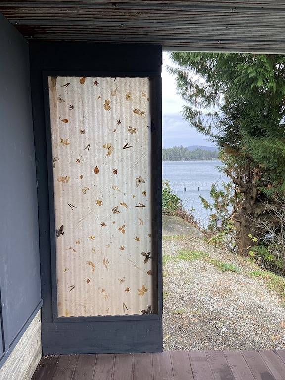 Vacation rental for 4 people, with terrace and hot tub in Sooke