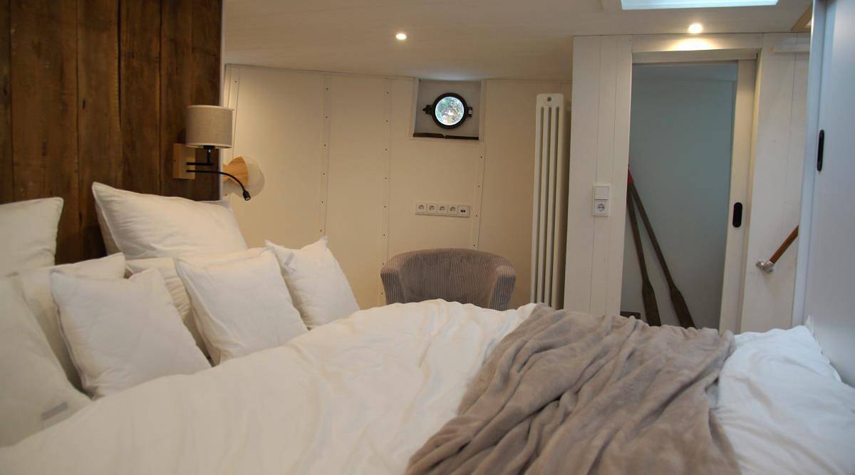 Hausboot mit Sauna, Kaminofen, Klimaanlage, Lounge, Hot Tub (April-Oktober), Sonnendeck und Garten mit Buddelschiff direkt hinterm Deich in Otterndorf in Otterndorf, Cuxland