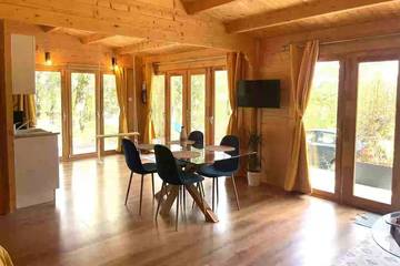 Chalet pour 4 personnes, avec jardin ainsi que jacuzzi et terrasse dans le Tarn