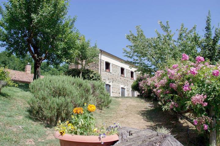 Agriturismo per 8 persone, con piscina e giardino, con animali domestici in Provincia di Catanzaro