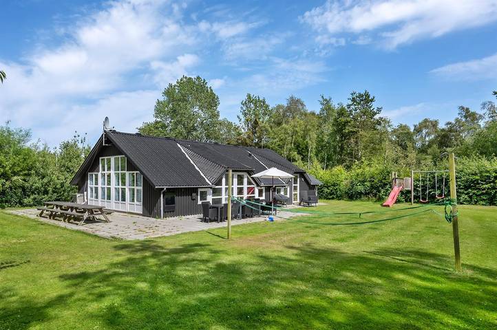 Feriehus for 10 personer, med jacuzzi og terrasse samt sauna, husdyr tilladt - 1