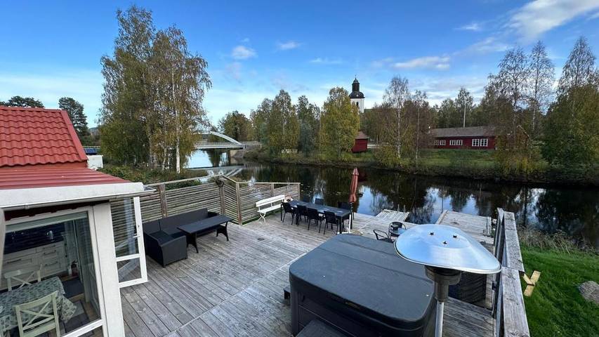 Hus för 7 Personer, med Balkong samt Bubbelpool och Terass och Trädgård i Järvsö