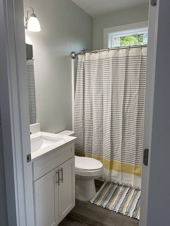 Vacation rental for 12 people, with yard and balcony in Cudjoe Key