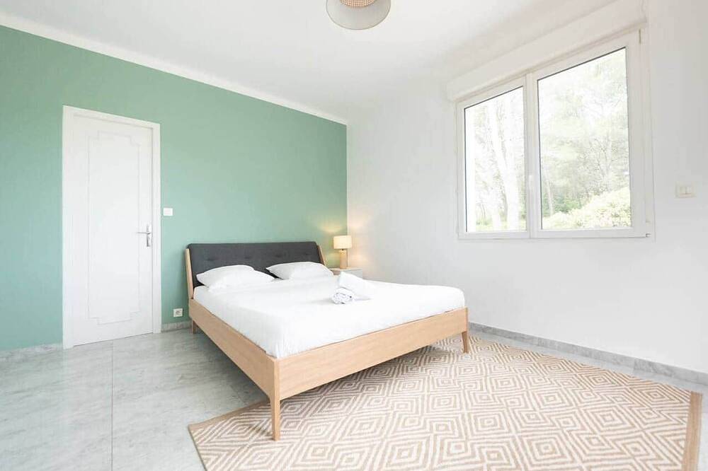 Spacious villa with Swiming pool in a large private park - close to beaches in Saint-Clément-de-Rivière, Montpellier region